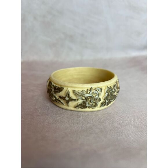 Vintage Carved Celluloid Bangle 1950s - Picture 1 of 8